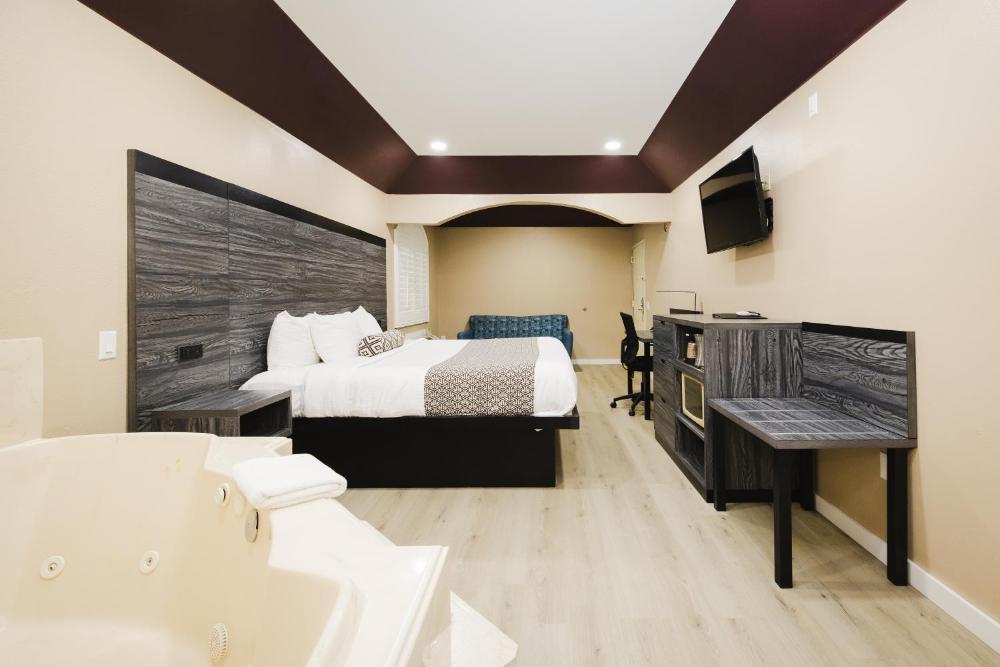 King Suite - Smoking interior
